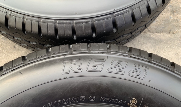 ยางป้ายแดง 215-70-15 Bridgestone ปี 19 ตุ่มอลัง เส้นสีชัด