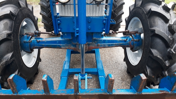 ขายฟอดร์ 7810 คาราโล่ 6สูบ เล่มทะเบียน พร้อมใช้