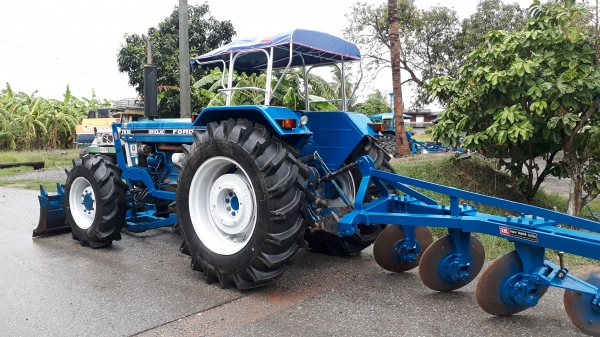 ขายฟอดร์ 7810 คาราโล่ 6สูบ เล่มทะเบียน พร้อมใช้