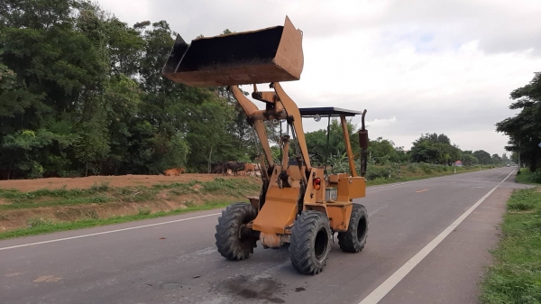 ขายด่วนๆ รถตัก KOMAT`SU WA30 เครืองดี ปั้มดี ยางดี สภาพดีเดิมๆพร้อมใช้งาน  ขาย 210,000บ.รถเดิมๆ ติดต่อ 089-5367218. 081-4252943