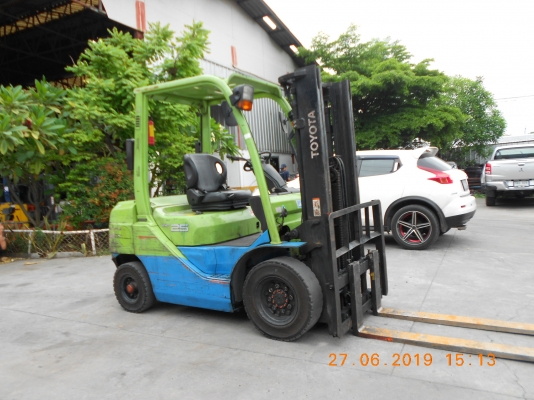 ขายรถฟอล์คลิฟท์มือสองถูกๆจ้า TOYOTA 8FD25 ดีเซล 2.5ตัน เสา3เมตรเข้าตู้ เครื่องยนต์1DZ-III