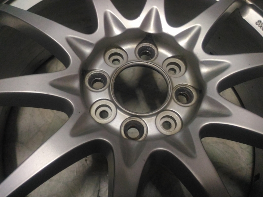 แม็กce28ขอบ17นิ้วใส่ได้4รู100อย่างเดียวไม่แตกไม่เชื่อมขอบหนาๆครบชุด4วง3000งดต่อไม่รับจอง