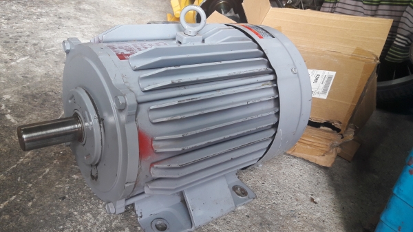 ขาย !! มอเตอร์.มิตซู.ขนาด5แรง220/380v.รอบ1430.สภาพพร้อมใช้งาน ขาย !! มอเตอร์.มิตซู.ขนาด5แรง220/380v.รอบ1430.สภาพพร้อมใช้งาน