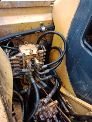 ขายKOMATSU PC60-7 ไฟครบเอกสารอินวอยราคา 500,000