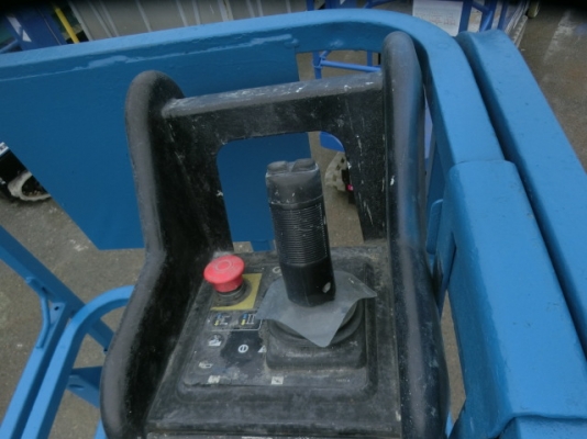 GENIE GS2032 : รถกระเช้า ขากรรไกร สูง 6 เมตร นำเข้าจากญี่ปุ่น โทร.080-6565422 (หนิง)