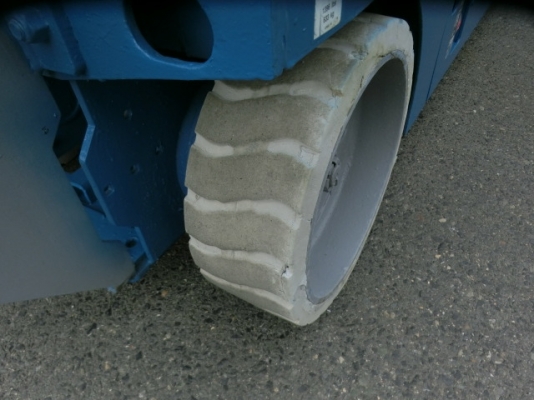 GENIE GS2032 : รถกระเช้า ขากรรไกร สูง 6 เมตร นำเข้าจากญี่ปุ่น โทร.080-6565422 (หนิง)