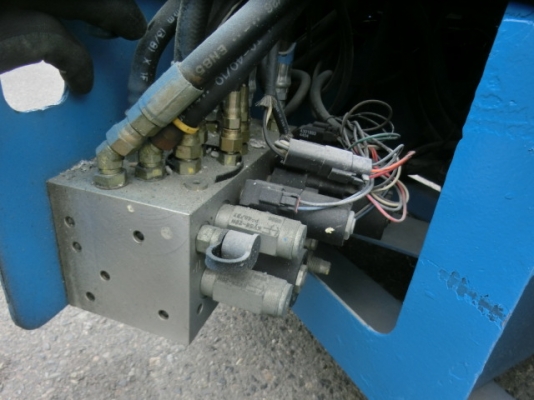 GENIE GS2032 : รถกระเช้า ขากรรไกร สูง 6 เมตร นำเข้าจากญี่ปุ่น โทร.080-6565422 (หนิง)