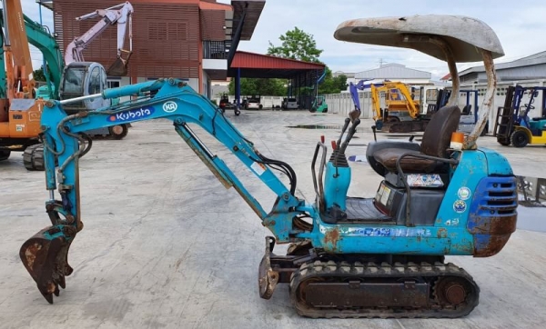 ขายด่วนรถแบคโฮคูโบต้าK13คอลโทลสั้นน้ำมันปั้มนี้วติดลายหัวกะแทกดีเทียบเท่าPC15รถนอกสถาพดีพร้อมใช้เพิ่งนำเข้ามายังไม่เคยใช้งานในไทยเลย