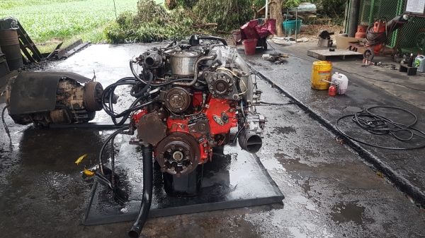 ขายเครื่องยนต์hino ek100