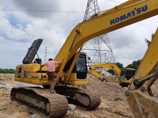 ขายรถแบคโฮ KOMATSU PC200-7 ขายรถแบคโฮ KOMATSU PC200-7
