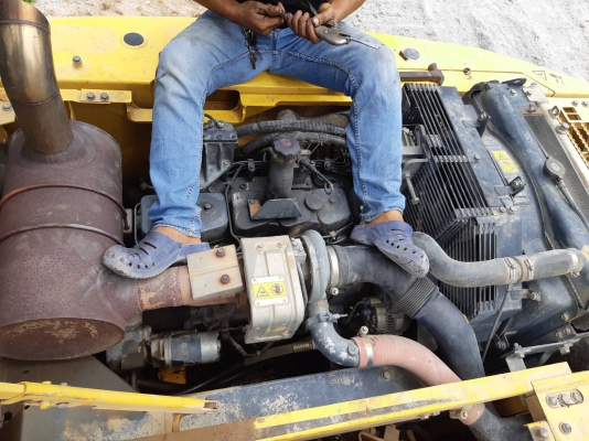 ขายรถแบคโฮ KOMATSU PC200-7 ขายรถแบคโฮ KOMATSU PC200-7