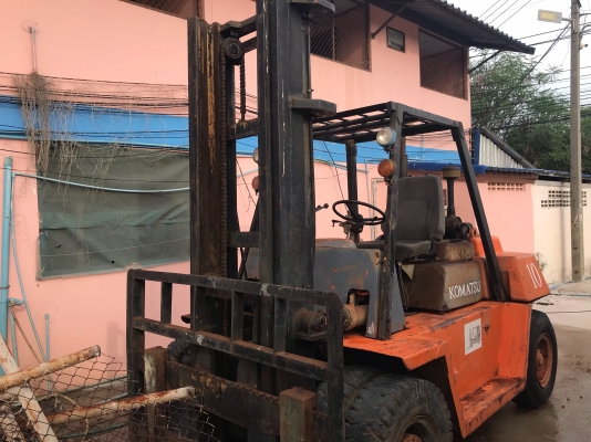 ขายโฟล์คลิฟท์ โคมัตสุ7 ตันเสาสูง 4 เมตรเกียร์ทอค์พร้อมใช้งานขายราคา 295,000 บาทสนใจดูรถท่าเรือแหลมฉบัง