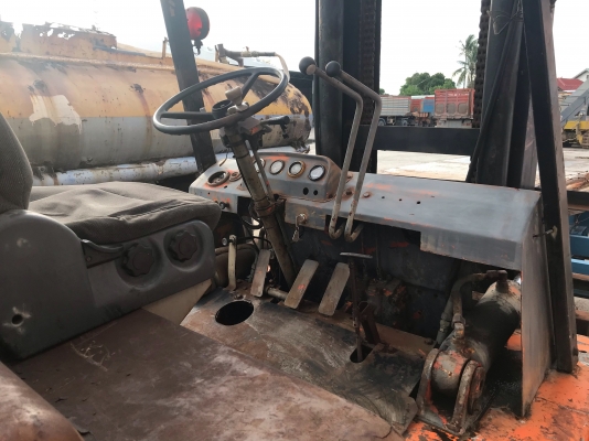 ขายโฟล์คลิฟท์ โคมัตสุ7 ตันเสาสูง 4 เมตรเกียร์ทอค์พร้อมใช้งานขายราคา 295,000 บาทสนใจดูรถท่าเรือแหลมฉบัง