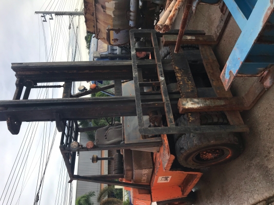 ขายโฟล์คลิฟท์ โคมัตสุ7 ตันเสาสูง 4 เมตรเกียร์ทอค์พร้อมใช้งานขายราคา 295,000 บาทสนใจดูรถท่าเรือแหลมฉบัง