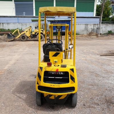รถฟอร์คลิฟท์ Toyota 700 กิโล เก่าญี่ปุ่น ยกสูง 3 เมตร เครื่องเบนซิน รถฟอร์คลิฟท์ Toyota 700 กิโล เก่าญี่ปุ่น ยกสูง 3 เมตร เครื่องเบนซิน