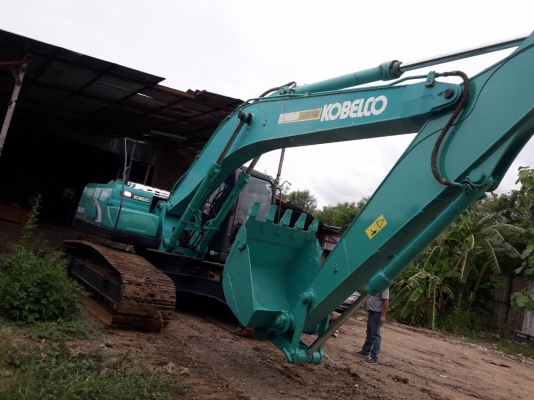 แบคโฮพร้อมใช้