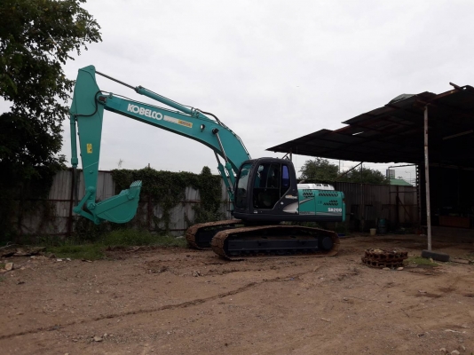 แบคโฮพร้อมใช้