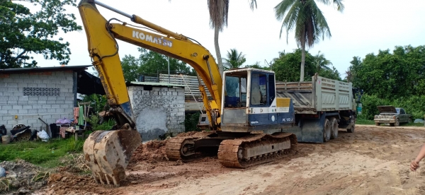ขายKOMATSU PC120-5 คอลโทนสั้นใบซื้อขายราคา350,000 ขายKOMATSU PC120-5 คอลโทนสั้นใบซื้อขายราคา350,000