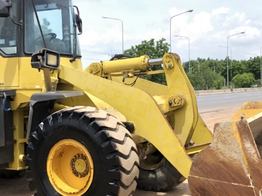 ขายรถตักล้อยาง KOMATSU WA300-3 รถนอกนำเข้าจากญี่ปุ่น สภาพสวยพร้อมใช้ มีVDOการทำงานครับ