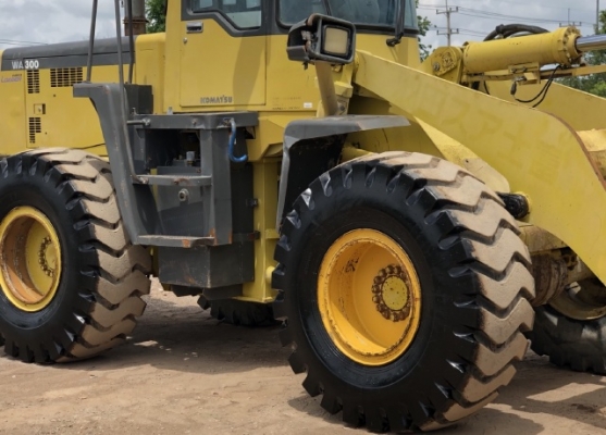 ขายรถตักล้อยาง KOMATSU WA300-3 รถนอกนำเข้าจากญี่ปุ่น สภาพสวยพร้อมใช้ มีVDOการทำงานครับ