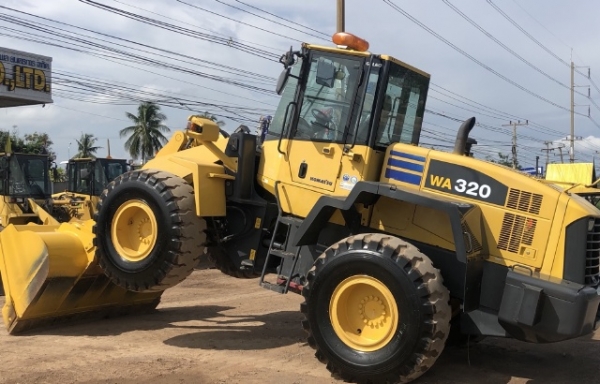 ขายรถตักล้อยาง KOMATSU WA320-5 รถนอกนำเข้าจากญี่ปุ่น สภาพสวยพร้อมใช้
