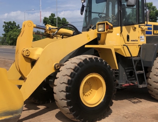 ขายรถตักล้อยาง KOMATSU WA320-5 รถนอกนำเข้าจากญี่ปุ่น สภาพสวยพร้อมใช้