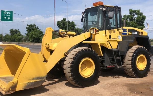 ขายรถตักล้อยาง KOMATSU WA320-5 รถนอกนำเข้าจากญี่ปุ่น สภาพสวยพร้อมใช้