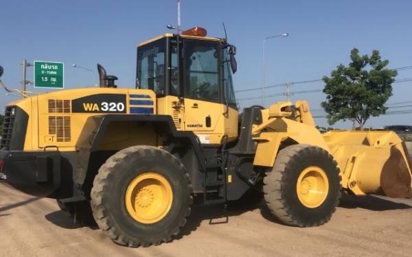 ขายรถตักล้อยาง KOMATSU WA320-5 รถนอกนำเข้าจากญี่ปุ่น สภาพสวยพร้อมใช้