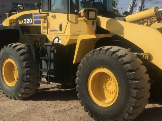 ขายรถตักล้อยาง KOMATSU WA320-5 รถนอกนำเข้าจากญี่ปุ่น สภาพสวยพร้อมใช้