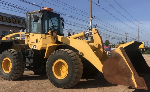 ขายรถตักล้อยาง KOMATSU WA320-5 รถนอกนำเข้าจากญี่ปุ่น สภาพสวยพร้อมใช้