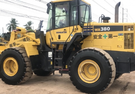 ขายรถตักล้อยาง KOMATSU WA380-6 ปี 2010 รถนอกนำเข้าจากญี่ปุ่น สภาพสวยพร้อมใช้ มีVDOการทำงานครับ