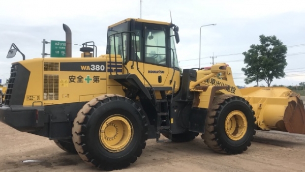 ขายรถตักล้อยาง KOMATSU WA380-6 ปี 2010 รถนอกนำเข้าจากญี่ปุ่น สภาพสวยพร้อมใช้ มีVDOการทำงานครับ