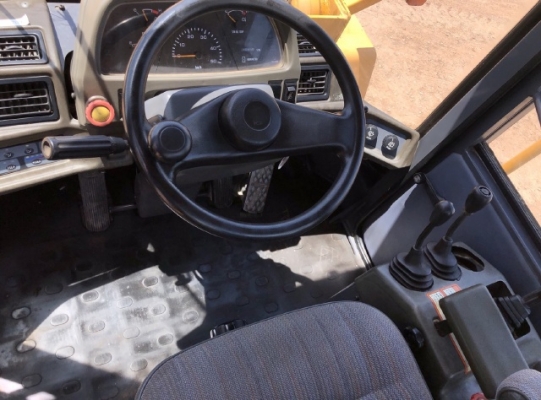 ขายรถตักล้อยาง TCM L26 นำเข้าเองจากญี่ปุ่น สภาพสวยพร้อมใช้ มีVDOการทำงานครับ