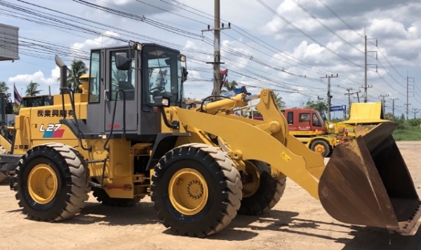 ขายรถตักล้อยาง TCM L27 (เทียบเท่า WA300) นำเข้าเองจากญี่ปุ่น สภาพสวยพร้อมใช้ มีVDOการทำงานครับ