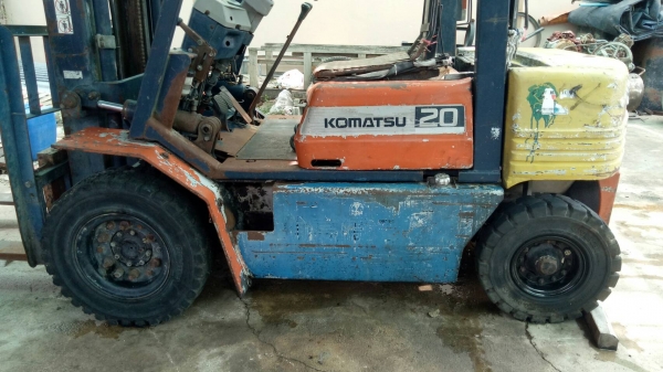 ขายด่่วน.....รถโฟ๊คลิฟ โคมัสสุ PC20-11  ขนาด 2 ตัน เสายกสูงได้ 4 เมตร สภาพพร้อมใช้งาน รถอยู่ อ. ด่านช้าง จ. สุพรรณบุรี