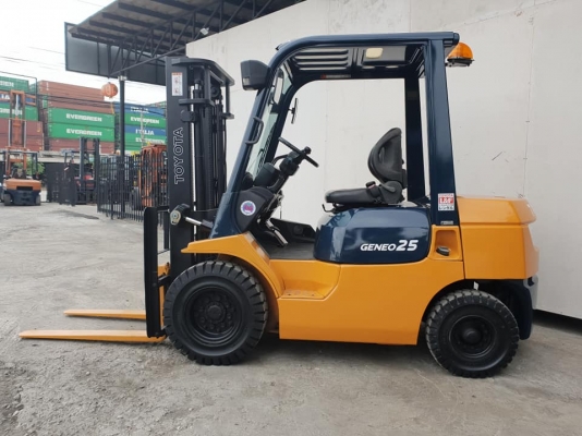 ขายรถโฟล์คลิฟท์ Toyota 7FD25 นำเข้าจากญี่ปุ่น เครื่องสมบูรณ์ พร้อมใช้งาน