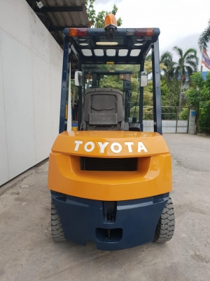 ขายรถโฟล์คลิฟท์ Toyota 7FD25 นำเข้าจากญี่ปุ่น เครื่องสมบูรณ์ พร้อมใช้งาน