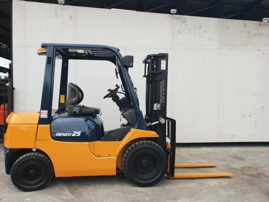 ขายรถโฟล์คลิฟท์ Toyota 7FD25 นำเข้าจากญี่ปุ่น เครื่องสมบูรณ์ พร้อมใช้งาน