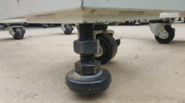 โครงเครื่องจักร ขนาด 59x90x74 ซม.มีลูกล้อ 4 ล้อ ขาปรับระดับ 4 อัน โครงเหล็กกล่องหนามาก หนัก 40 ก.ก.