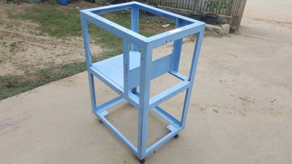 โครงเครื่องจักร ขนาด 44x60x88 ซม.มีลูกล้อ 4 ล้อ ขาปรับระดับ 4 อัน