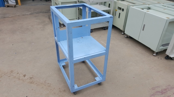 โครงเครื่องจักร ขนาด 44x60x88 ซม.มีลูกล้อ 4 ล้อ ขาปรับระดับ 4 อัน