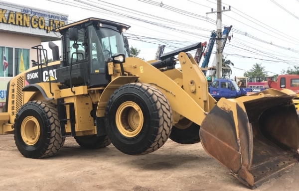 ขายรถตักล้อยาง CAT 950K ปี 2014 นำเข้าเองจากญี่ปุ่น สภาพพร้อมใช้ มีVDOการทำงานครับ