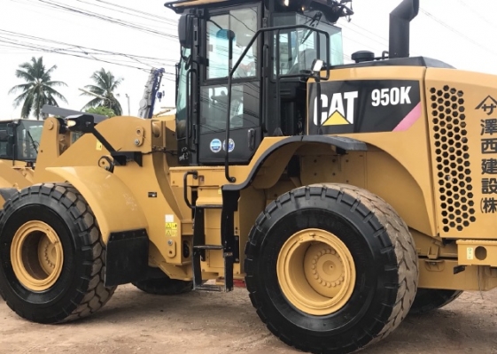 ขายรถตักล้อยาง CAT 950K ปี 2014 นำเข้าเองจากญี่ปุ่น สภาพพร้อมใช้ มีVDOการทำงานครับ
