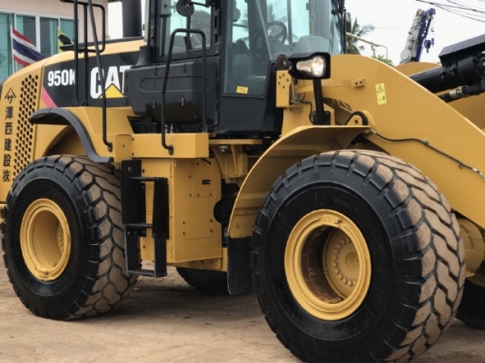 ขายรถตักล้อยาง CAT 950K ปี 2014 นำเข้าเองจากญี่ปุ่น สภาพพร้อมใช้ มีVDOการทำงานครับ