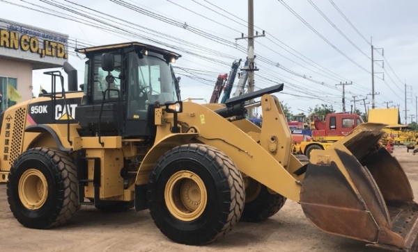 ขายรถตักล้อยาง CAT 950K ปี 2014 นำเข้าเองจากญี่ปุ่น สภาพพร้อมใช้ มีVDOการทำงานครับ