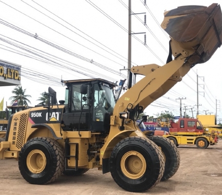 ขายรถตักล้อยาง CAT 950K ปี 2014 นำเข้าเองจากญี่ปุ่น สภาพพร้อมใช้ มีVDOการทำงานครับ