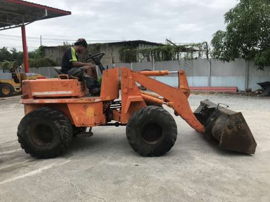 ขายรถตักTOYOTAรุ่นSDTL8 นำเข้าญี่ปุ่นไม่เคยใช้งานในไทย เอวอ่อน เครื่องดีเซล4สูบ สภาพดีพร้อมใช้งาน 081-8302909 จิรโรจน์ Line  :  jiraroj2909