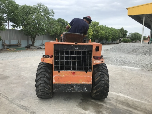 ขายรถตักTOYOTAรุ่นSDTL8 นำเข้าญี่ปุ่นไม่เคยใช้งานในไทย เอวอ่อน เครื่องดีเซล4สูบ สภาพดีพร้อมใช้งาน 081-8302909 จิรโรจน์ Line  :  jiraroj2909