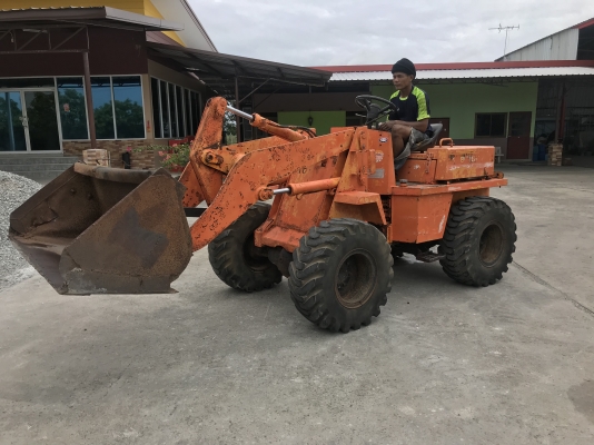 ขายรถตักTOYOTAรุ่นSDTL8 นำเข้าญี่ปุ่นไม่เคยใช้งานในไทย เอวอ่อน เครื่องดีเซล4สูบ สภาพดีพร้อมใช้งาน 081-8302909 จิรโรจน์ Line  :  jiraroj2909