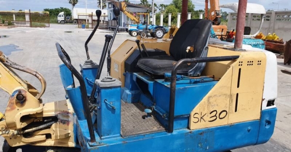 ขายด่วนรถแบคโฮโกเบโกSK27รุ่นยอดนิยมเทียบเท่าPC30เครื่อง3D84เครื่องดีปั่มแรงรถนอกเพิ่งนำเข้ามาใหม่ยังไม่เคยใช้งานในเมืองไทยเลย